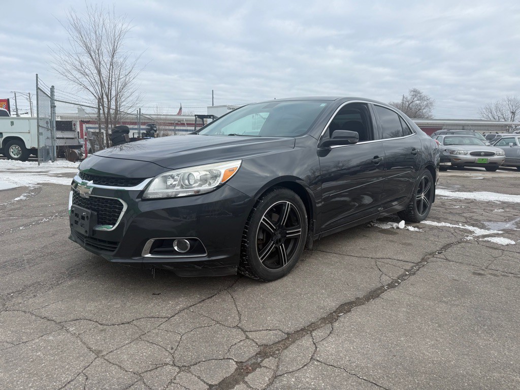 2015 Chevrolet Malibu Image 2
