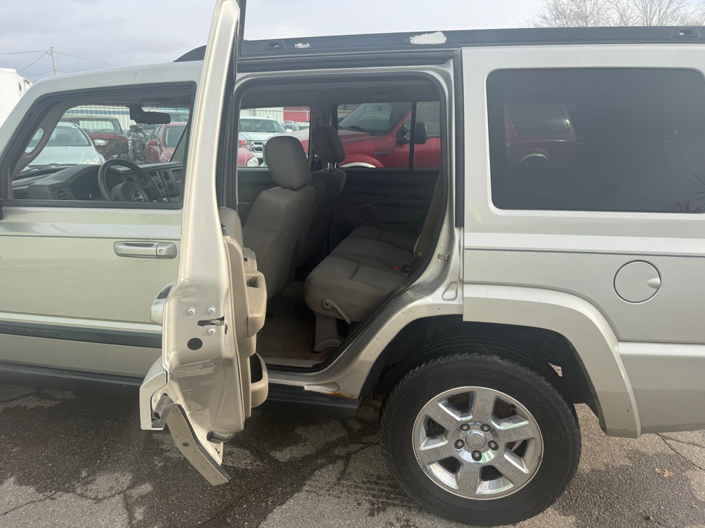 2007 Jeep Commander Image 8