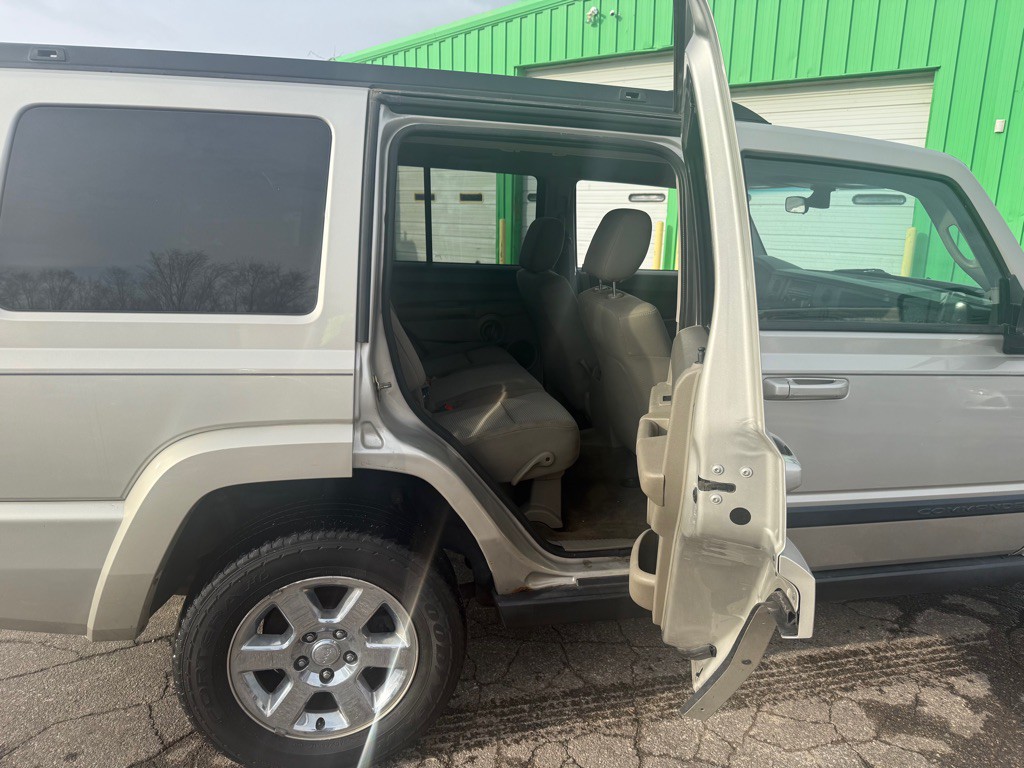 2007 Jeep Commander Image 9