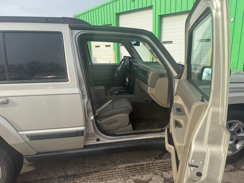 2007 Jeep Commander Image 10