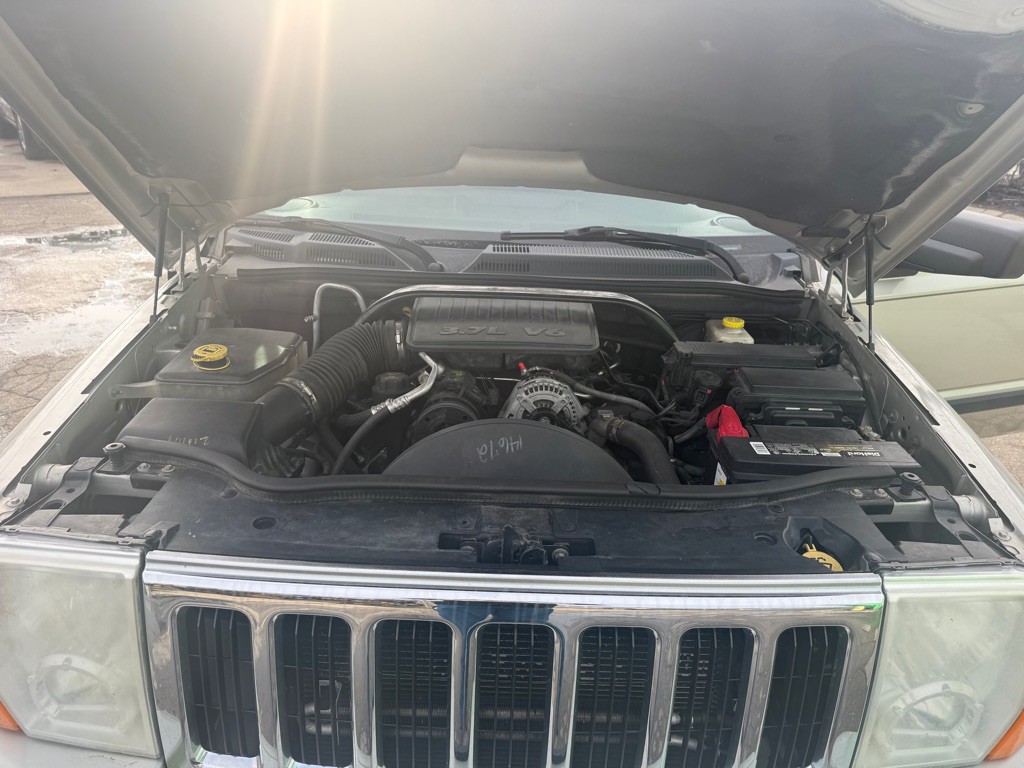 2007 Jeep Commander Image 13