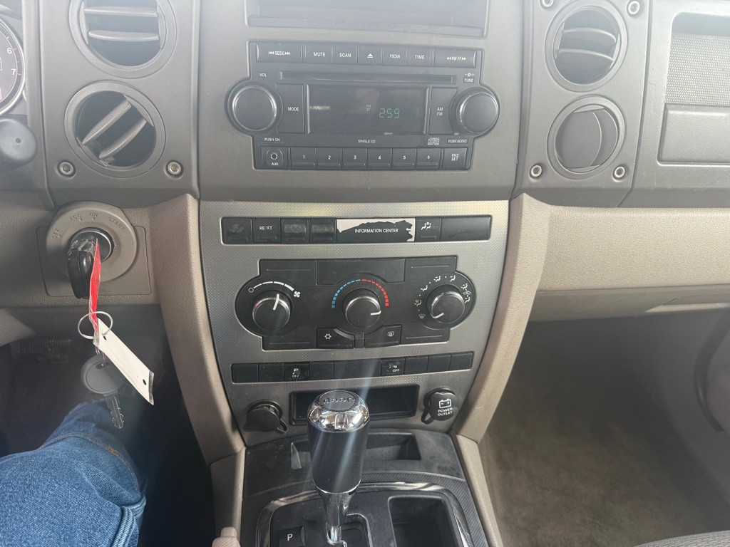 2007 Jeep Commander Image 15