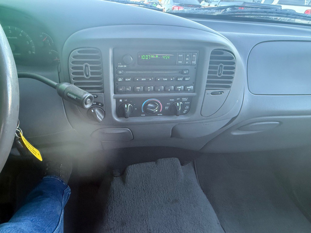 2002 Ford F-150 Image 12