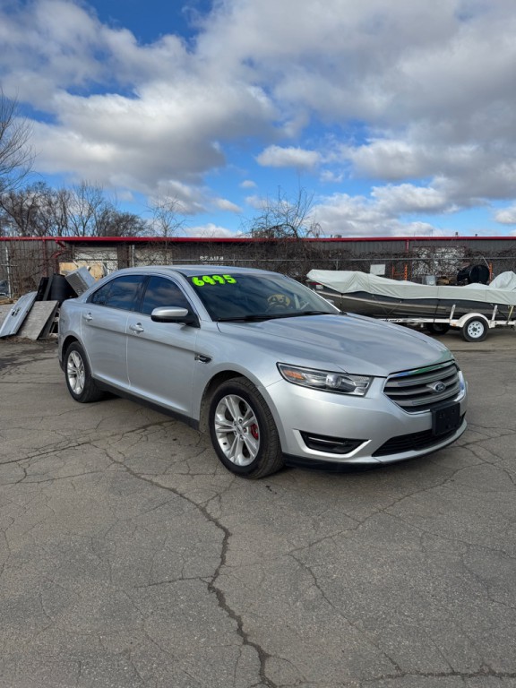 2015 Ford Taurus Image 2