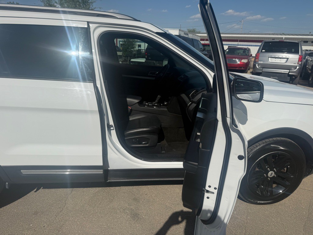 2017 Ford Explorer Image 10