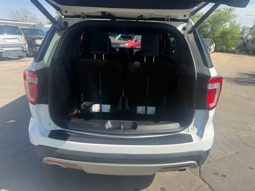 2017 Ford Explorer Image 12