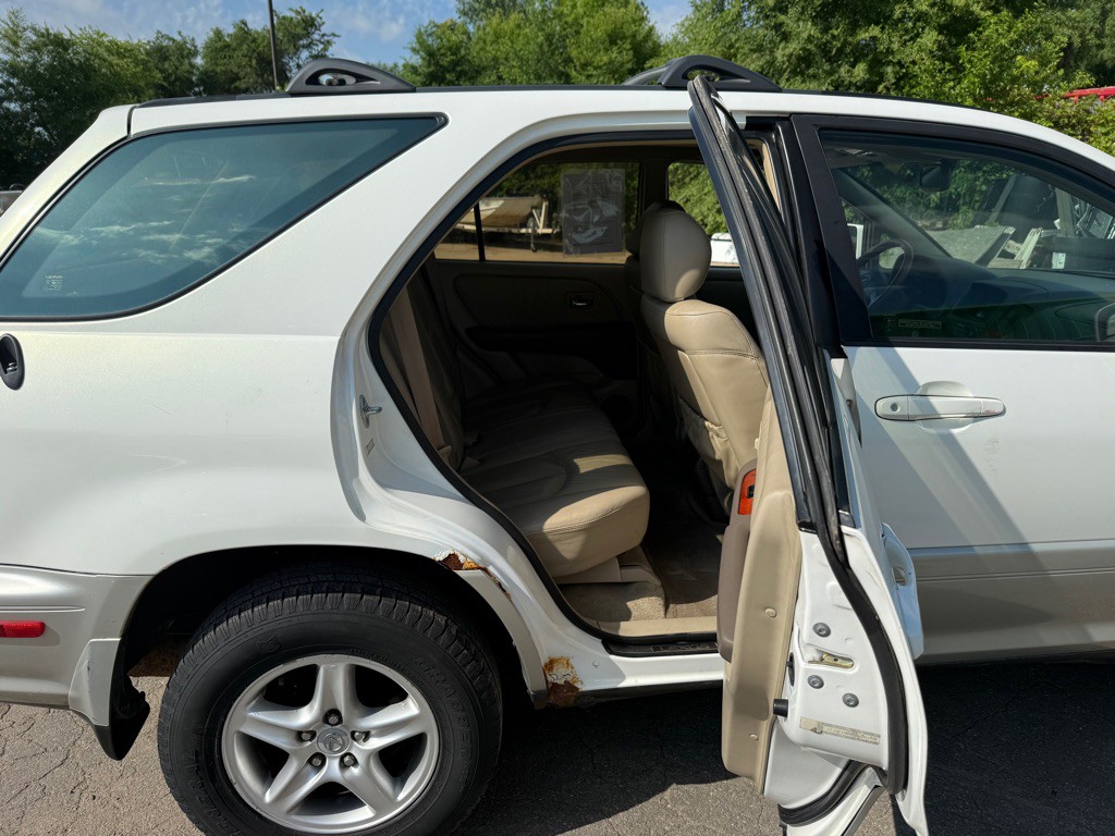 2001 Lexus RX Image 9