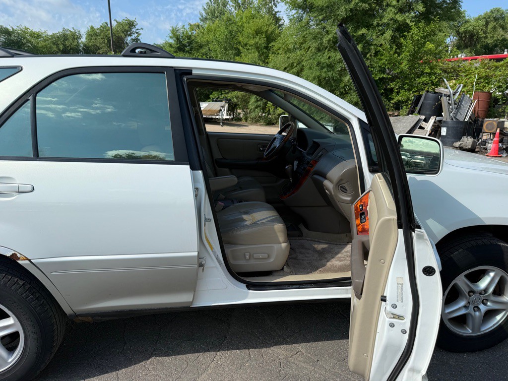 2001 Lexus RX Image 10
