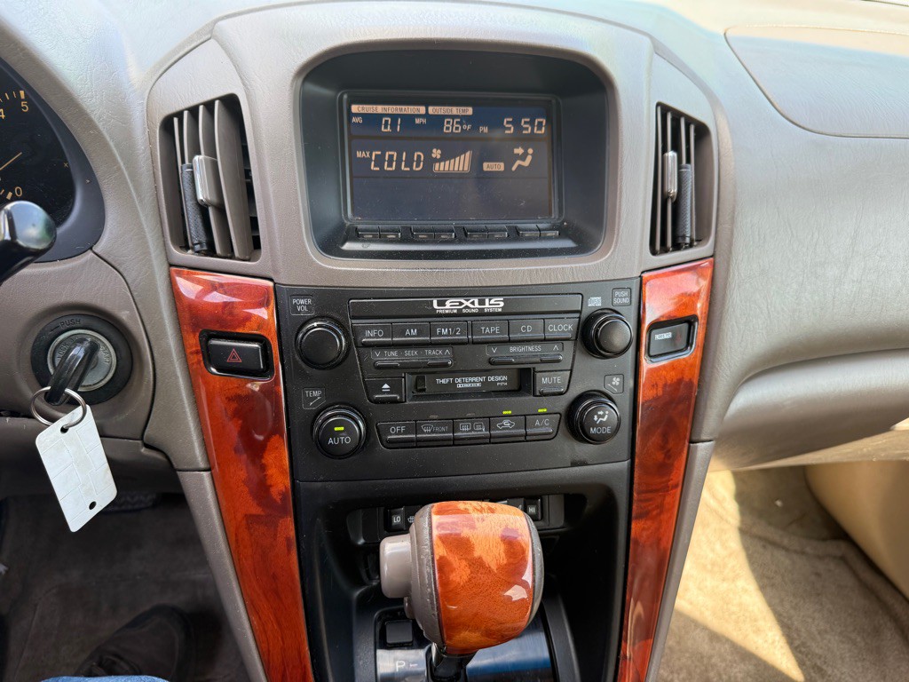2001 Lexus RX Image 13