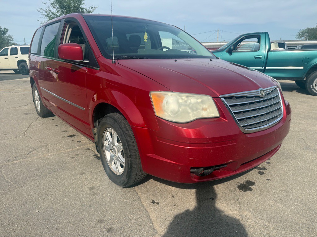2009 Chrysler Town & Country Image 1