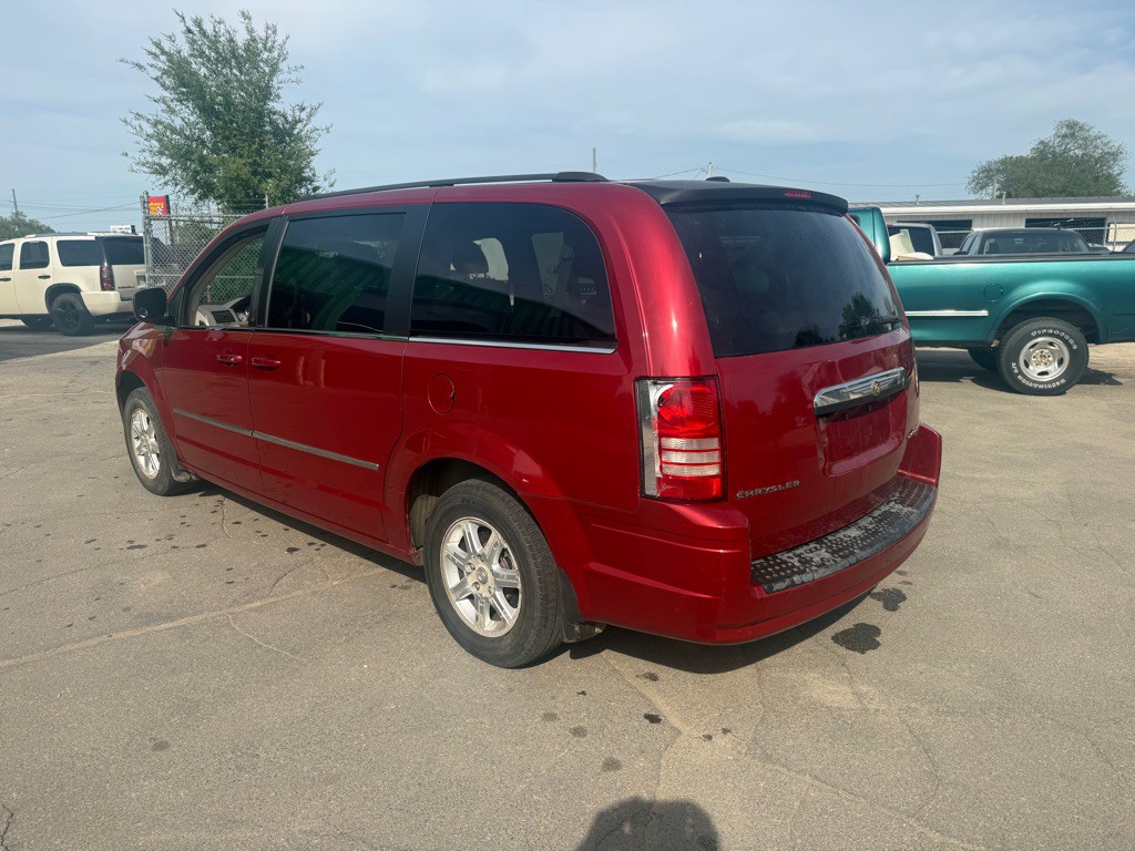 2009 Chrysler Town & Country Image 5