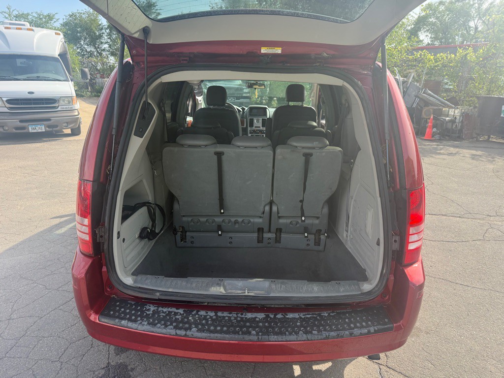 2009 Chrysler Town & Country Image 10