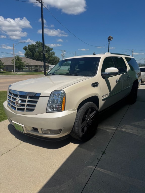 2013 Cadillac Escalade Image 3