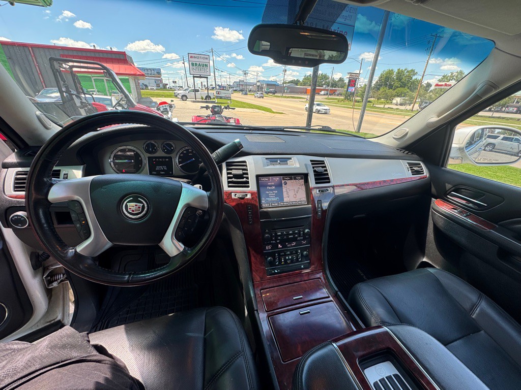 2013 Cadillac Escalade Image 8