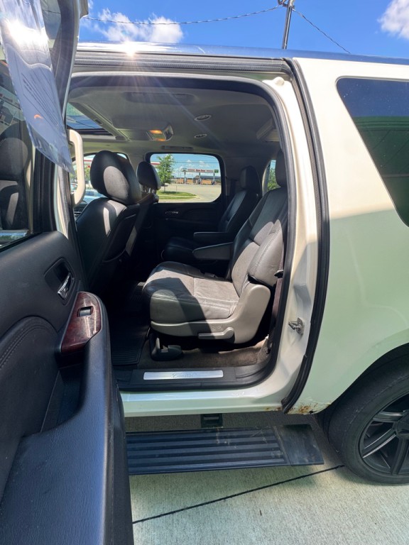 2013 Cadillac Escalade Image 9