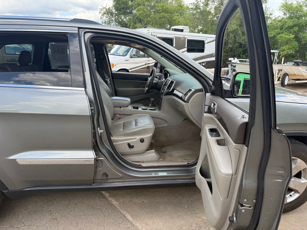 2012 Jeep Grand Cherokee Image 9