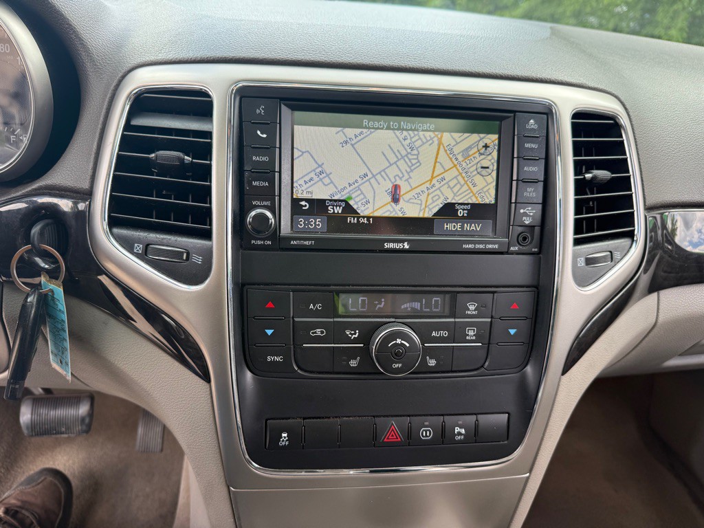 2012 Jeep Grand Cherokee Image 16