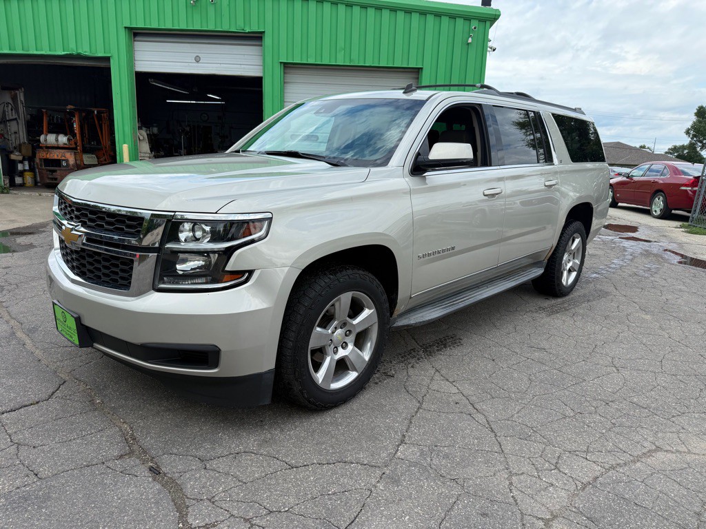 2015 Chevrolet Suburban Image 2