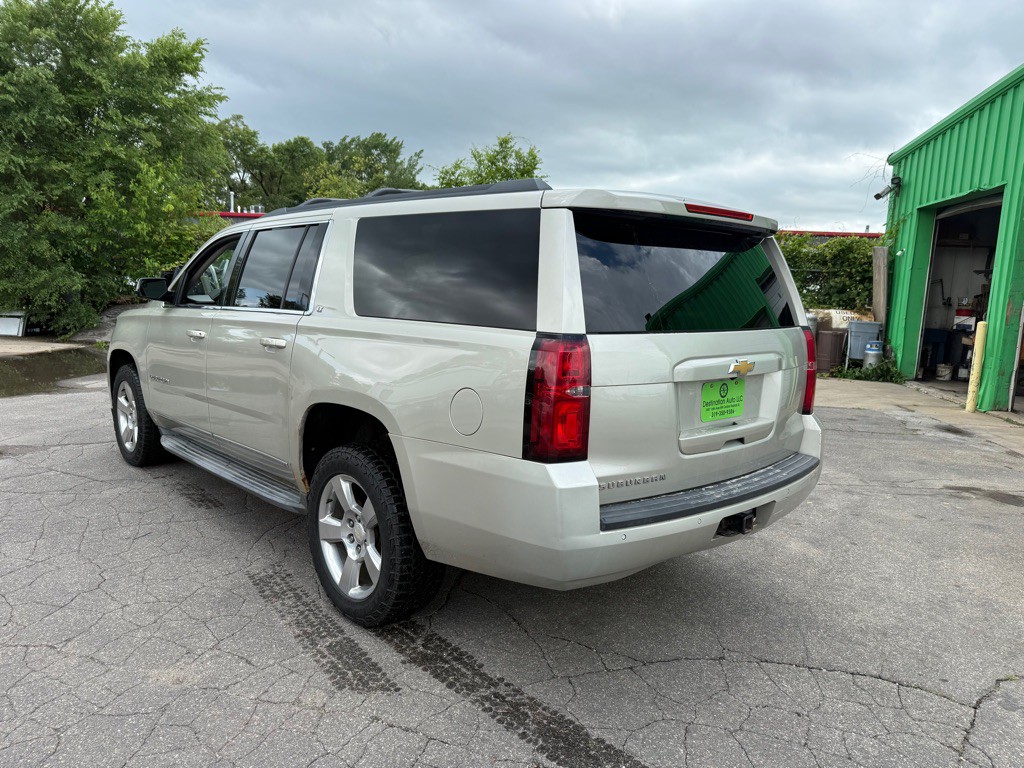 2015 Chevrolet Suburban Image 4