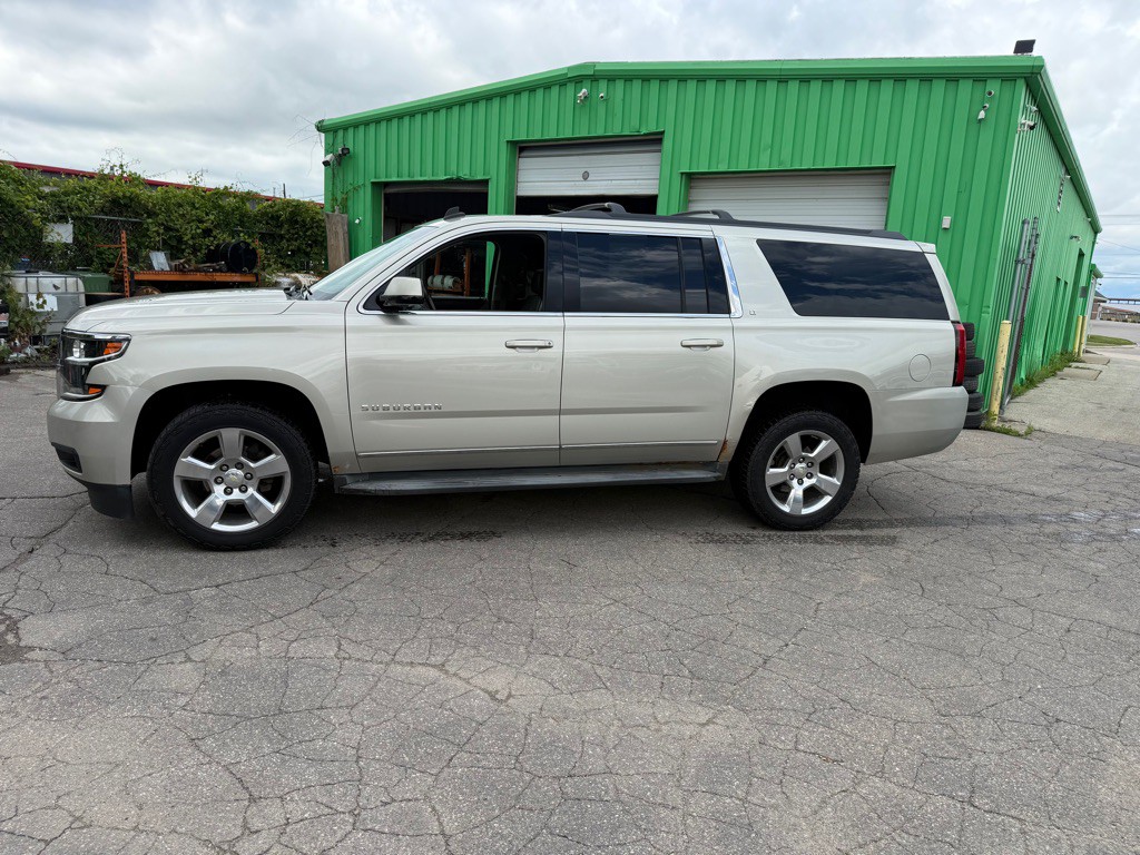 2015 Chevrolet Suburban Image 5