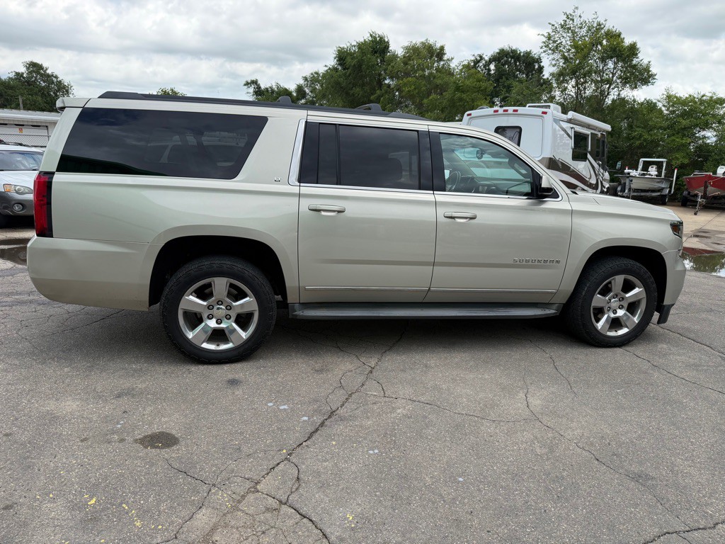 2015 Chevrolet Suburban Image 6