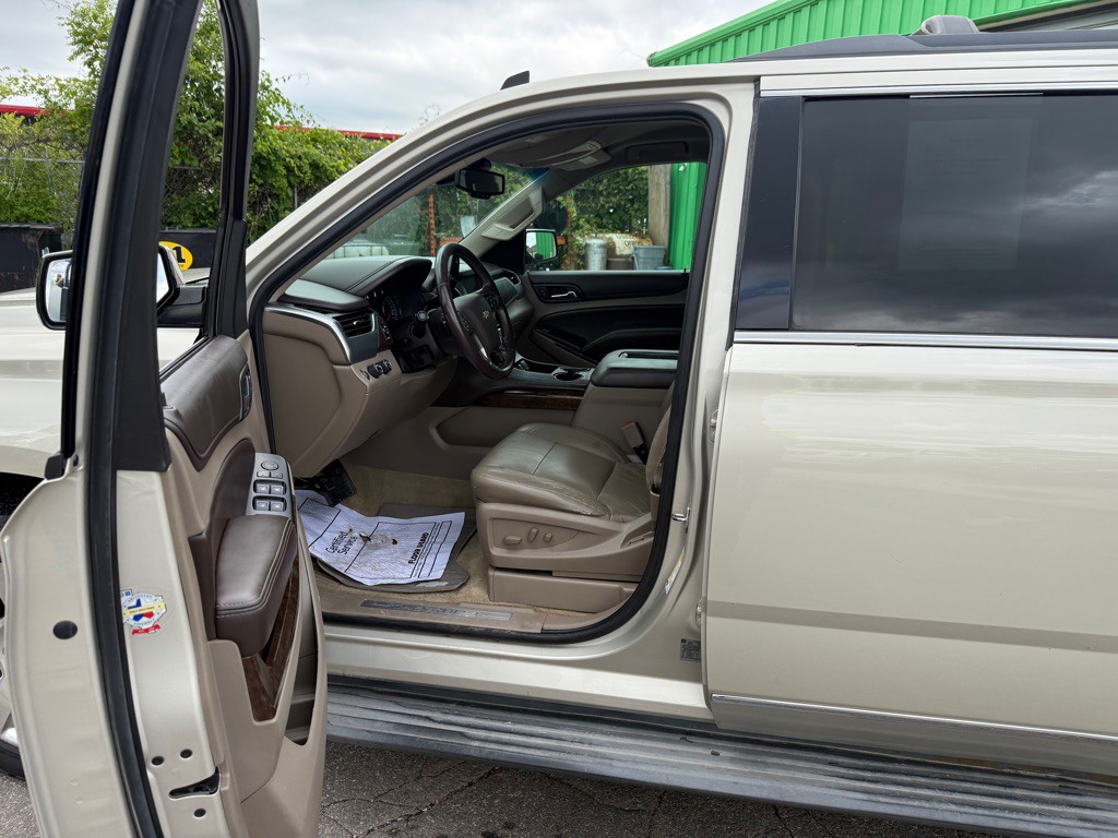 2015 Chevrolet Suburban Image 7