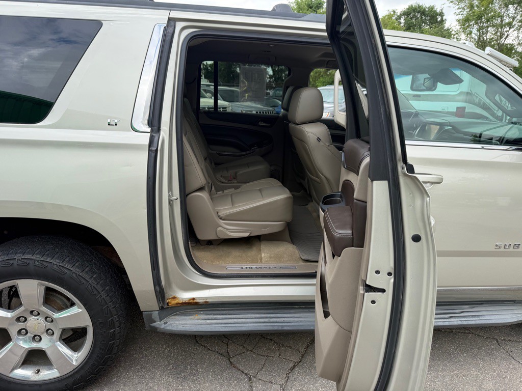 2015 Chevrolet Suburban Image 9