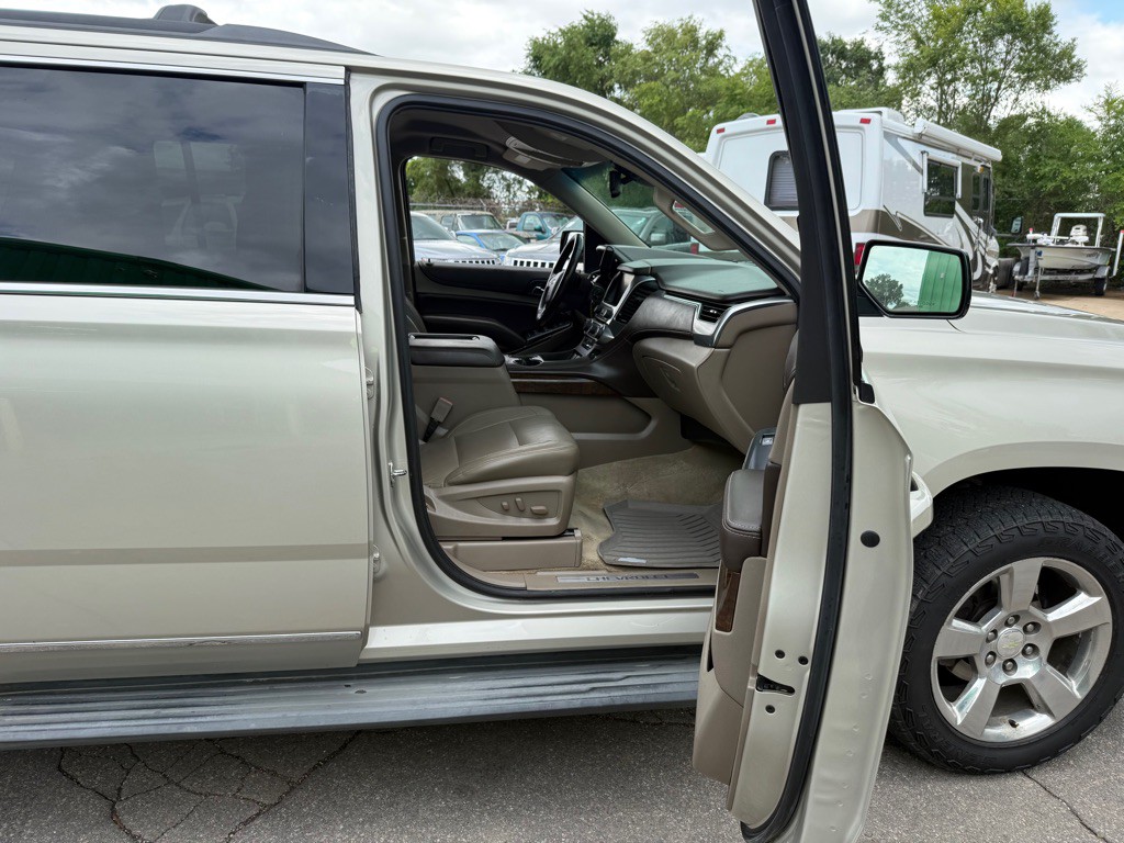 2015 Chevrolet Suburban Image 10