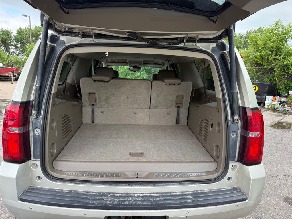 2015 Chevrolet Suburban Image 11