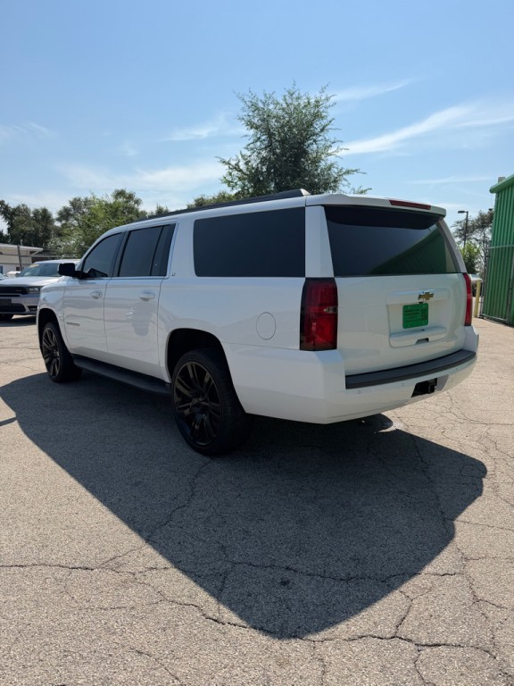 2018 Chevrolet Suburban Image 3