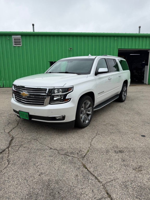 2016 Chevrolet Suburban Image 1