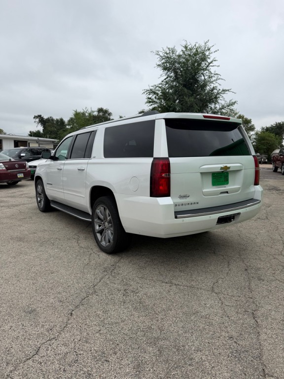 2016 Chevrolet Suburban Image 2