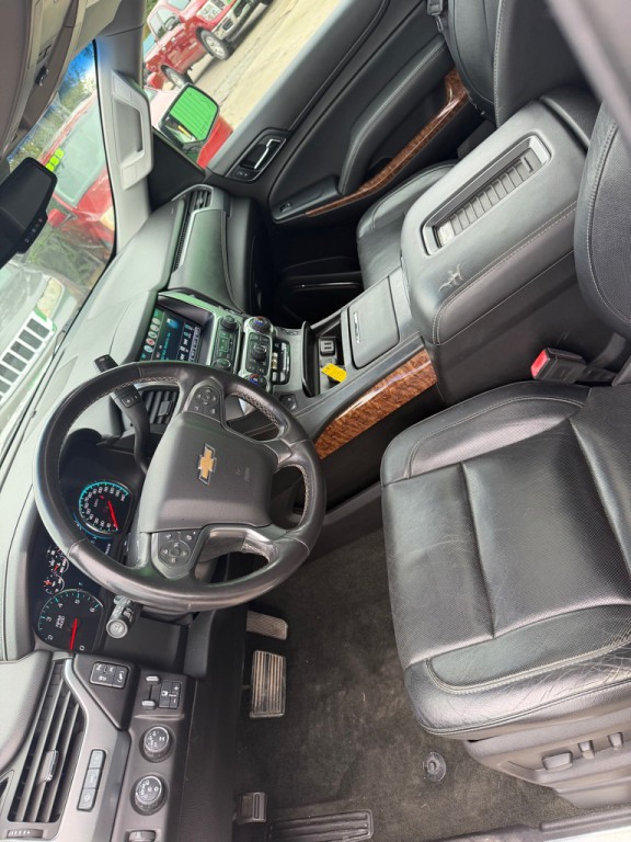 2016 Chevrolet Suburban Image 6