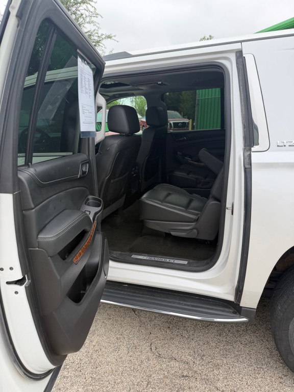 2016 Chevrolet Suburban Image 8