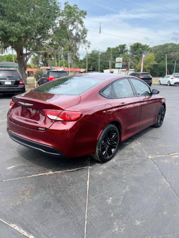 2017 Chrysler 200 Image 3
