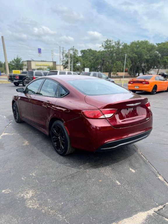 2017 Chrysler 200 Image 4