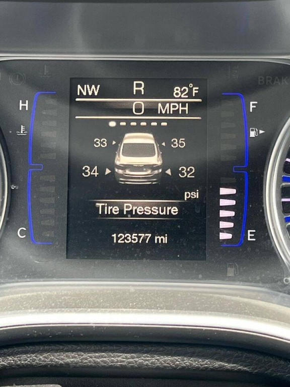 2017 Chrysler 200 Image 9