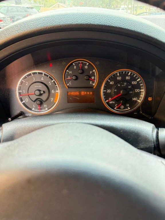 2010 Nissan Armada Image 5