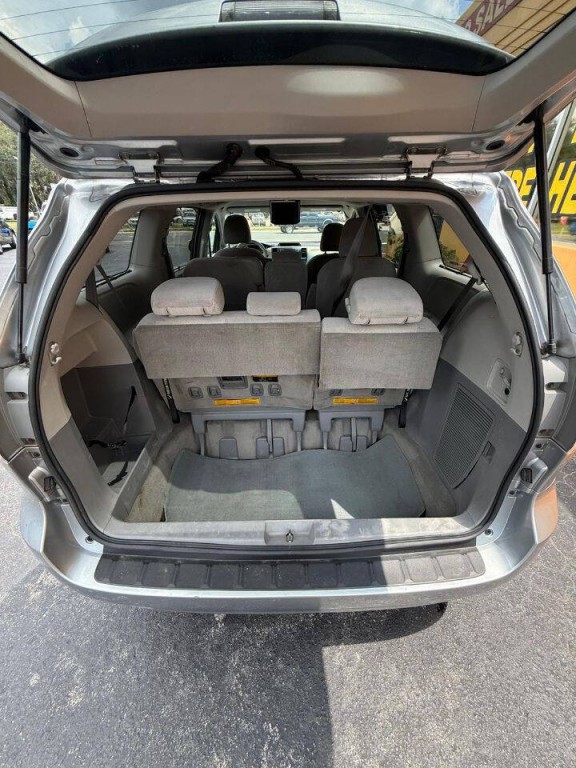 2013 Toyota Sienna Image 5
