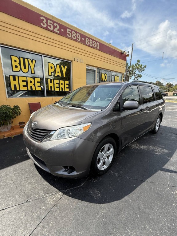 2011 Toyota Sienna Image 1