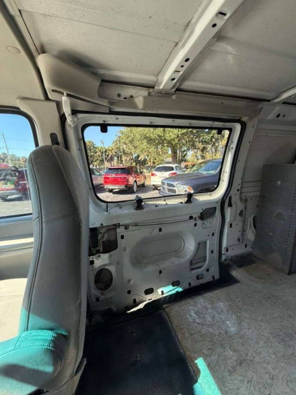 2007 Ford E-Series Image 13