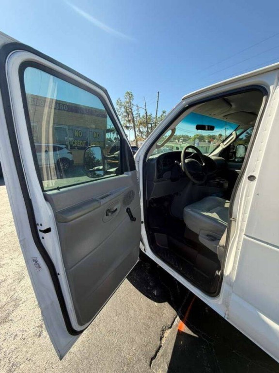 2007 Ford E-Series Image 14