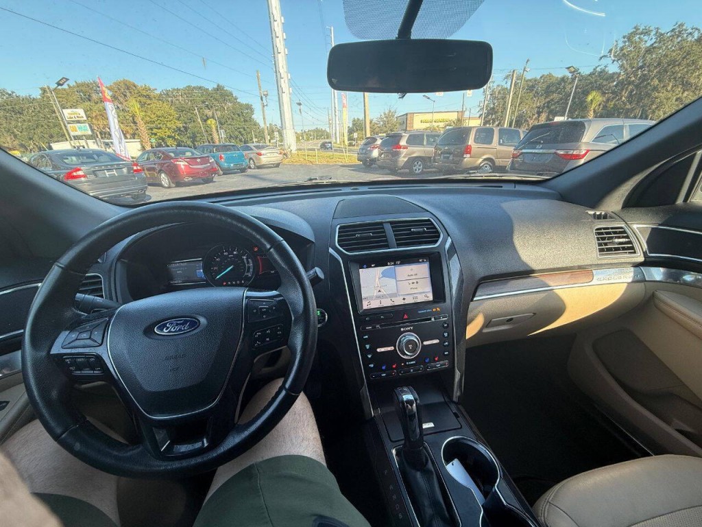 2017 Ford Explorer Image 10