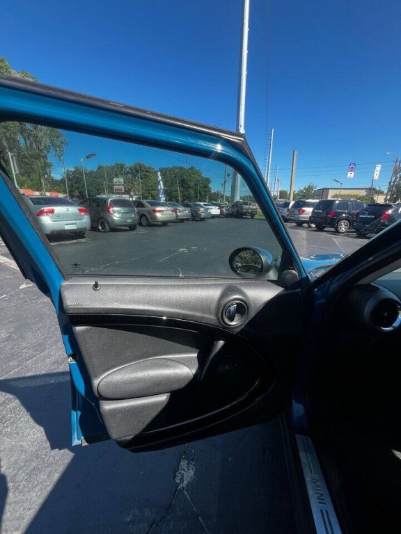 2011 MINI Countryman Image 11