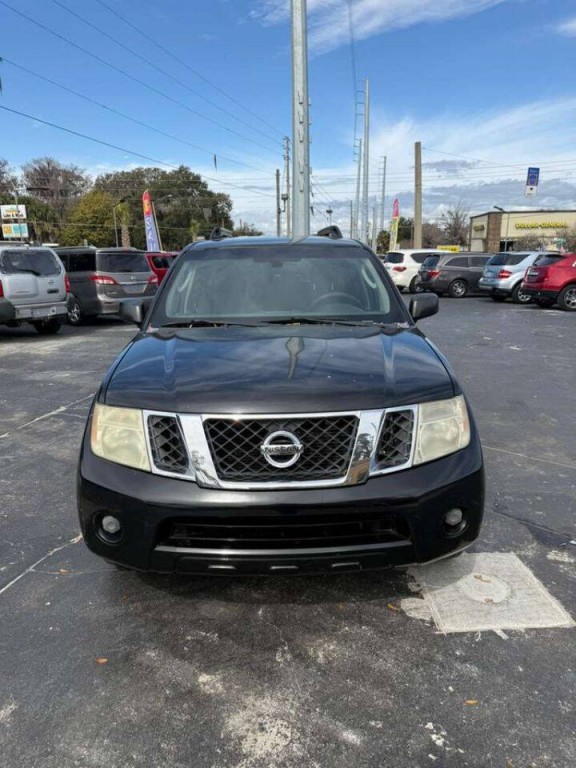 2011 Nissan Pathfinder Image 2