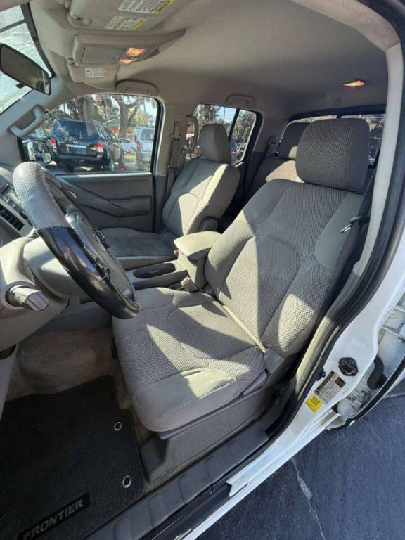 2014 Nissan Frontier Image 9