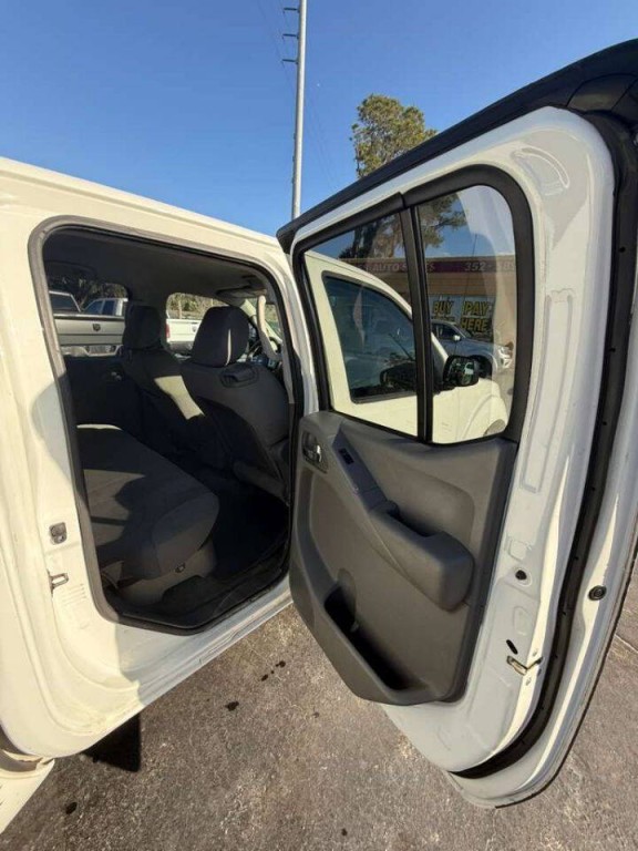 2014 Nissan Frontier Image 15