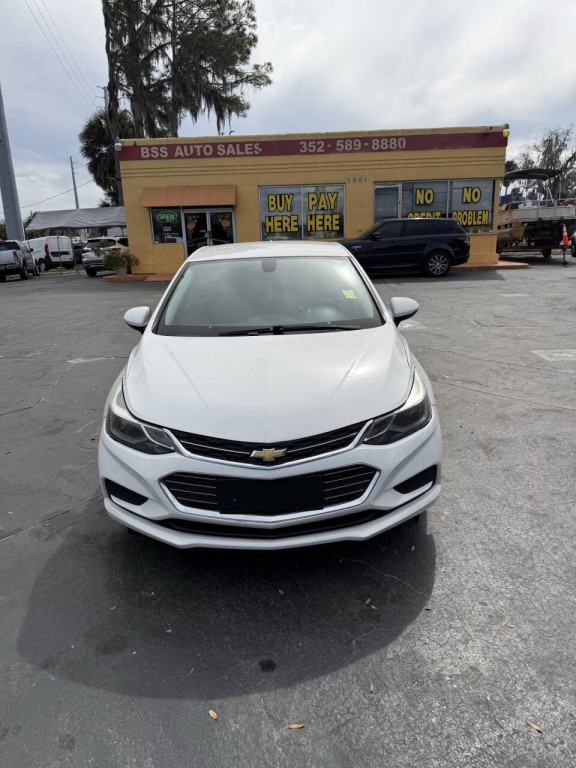 2017 Chevrolet Cruze Image 2