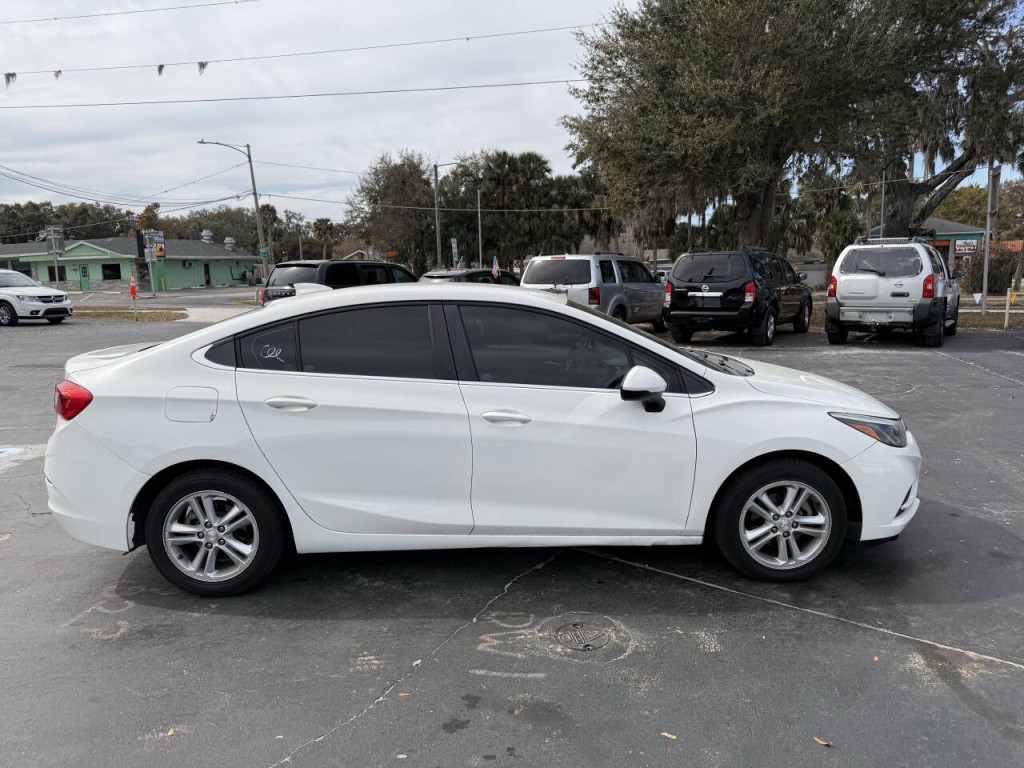 2017 Chevrolet Cruze Image 4