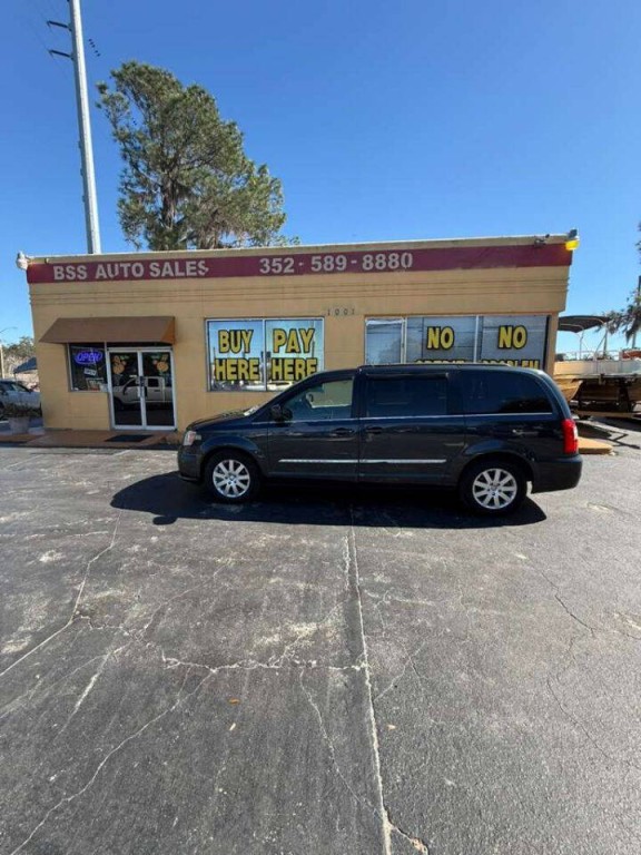 2013 Chrysler Town & Country Image 4